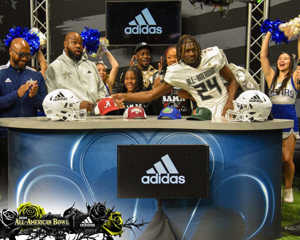 AABonNBC's tweet image. Bringing the Energy to T-Town 🏆 

#RollTide

#AABCO2ON4TION 👑🌹🏈

#AllAmericanBowl 🇺🇸 @adidasFballUS