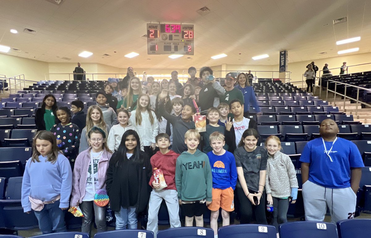 MWE_HF's tweet photo. We had a great time cheering on @stratford_hoops today! Thanks @SBISD_HFDept &amp; @sbisdathletics for making these outings possible. Can’t wait to be watching our @MeadowWoodSBISD on the court in a few short years! 🏀🥇🏆 https://t.co/y1PjDEpD2p