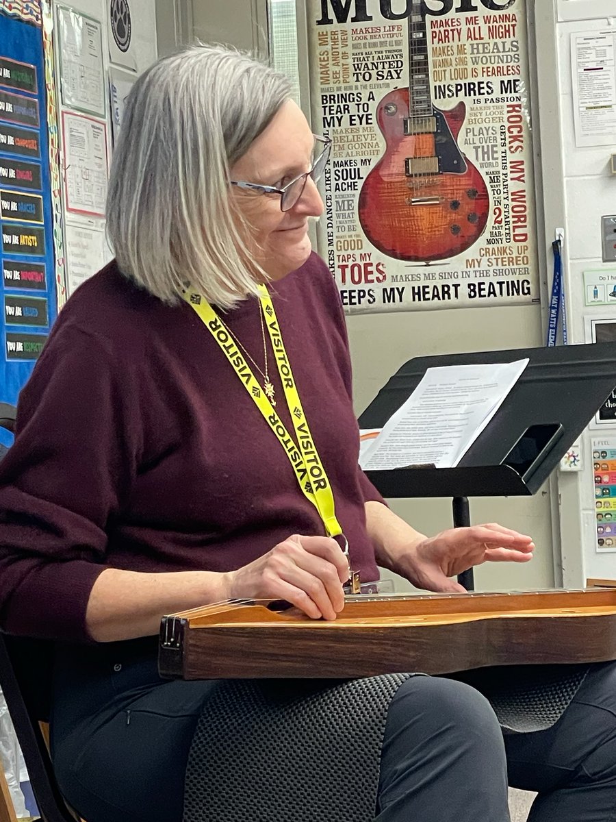 Karen_IL's tweet photo. 4th Grade had the unique opportunity to visit with an Artist in Residence, Carole Ehrman, a professional Appalachian dulcimer player. @ipsd204 @MWwolverines https://t.co/vQ8U4z14Cu