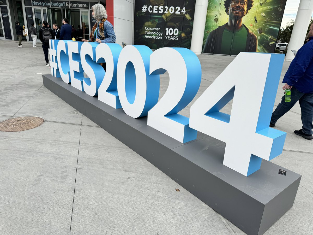 tommieoneeye's tweet photo. Love seeing @ATT at @CES representing #fleetcomplete &amp; #connectedsolutions ! @BatesKawanna @jemeFL @jrluna11 @Jason_Hart0 @MatthewCLinden @RandyMelbourne @One_FLA #LifeatATT #CES2024 https://t.co/42Z3g1K9zw