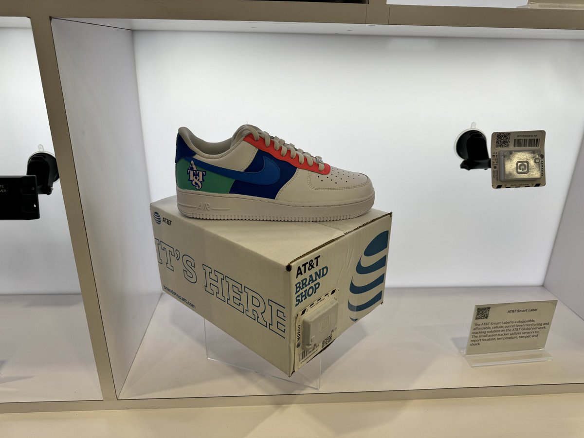 tommieoneeye's tweet photo. Love seeing @ATT at @CES representing #fleetcomplete &amp; #connectedsolutions ! @BatesKawanna @jemeFL @jrluna11 @Jason_Hart0 @MatthewCLinden @RandyMelbourne @One_FLA #LifeatATT #CES2024 https://t.co/42Z3g1K9zw