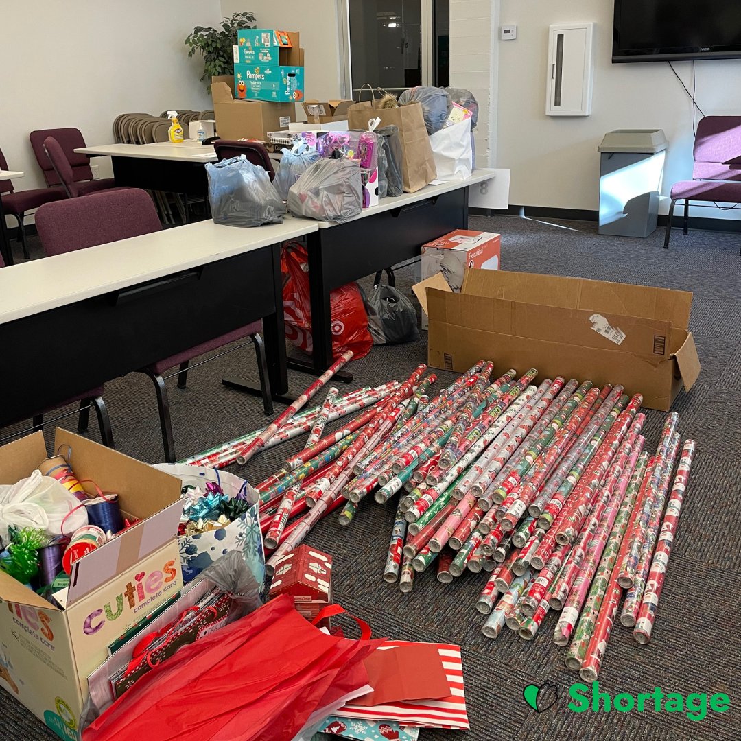 ShortageGlobal's tweet photo. Faces of Hope holiday drive wrap up!🎁🎄 Local businesses sponsored families by fulfilling their wish lists through Shortage's Campaigns feature. We appreciate their kindness so much! Swipe left to see the heartwarming campaign moments we captured. 📸   
#donations #holidaydrive https://t.co/JbRI7K6FQM