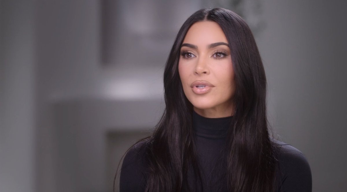 HousewivesHub's tweet photo. Monica: “Kim Kardashian was a f—king assistant and look at that b*tch now.” 

I’m screaming!!!!! #RHOSLC https://t.co/VMAwWlA5wq