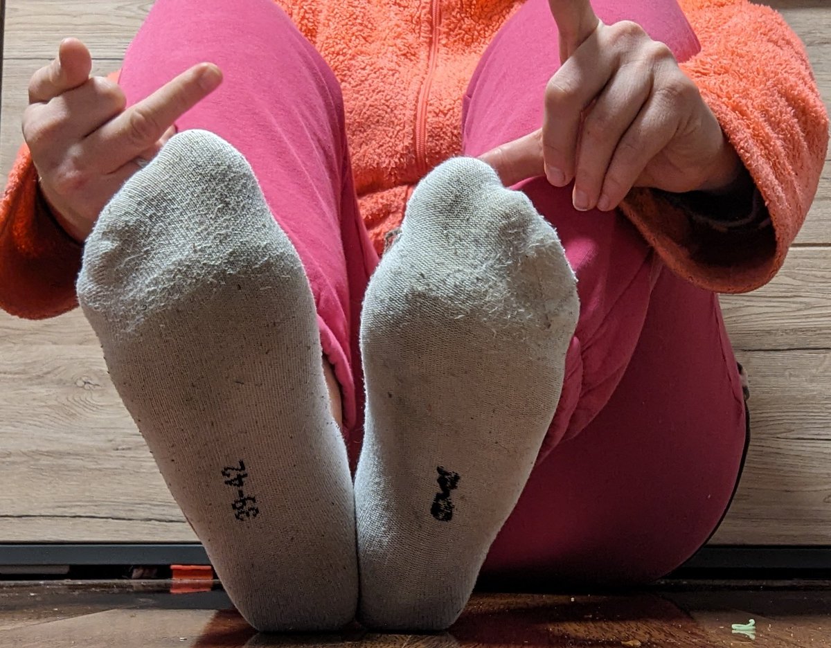 herrinJasy10206's tweet photo. Guten Morgen 3/7
Wartet auf dich du kannst dieses herzlichen Duft nicht wieder stehen
Dan trau dich 😈🤭
#herrin #fußfetisch #goddess #sub #geldherrin #paypag #loser #socken #schnüffler #duft #extremduft https://t.co/UBPGDBgkav
