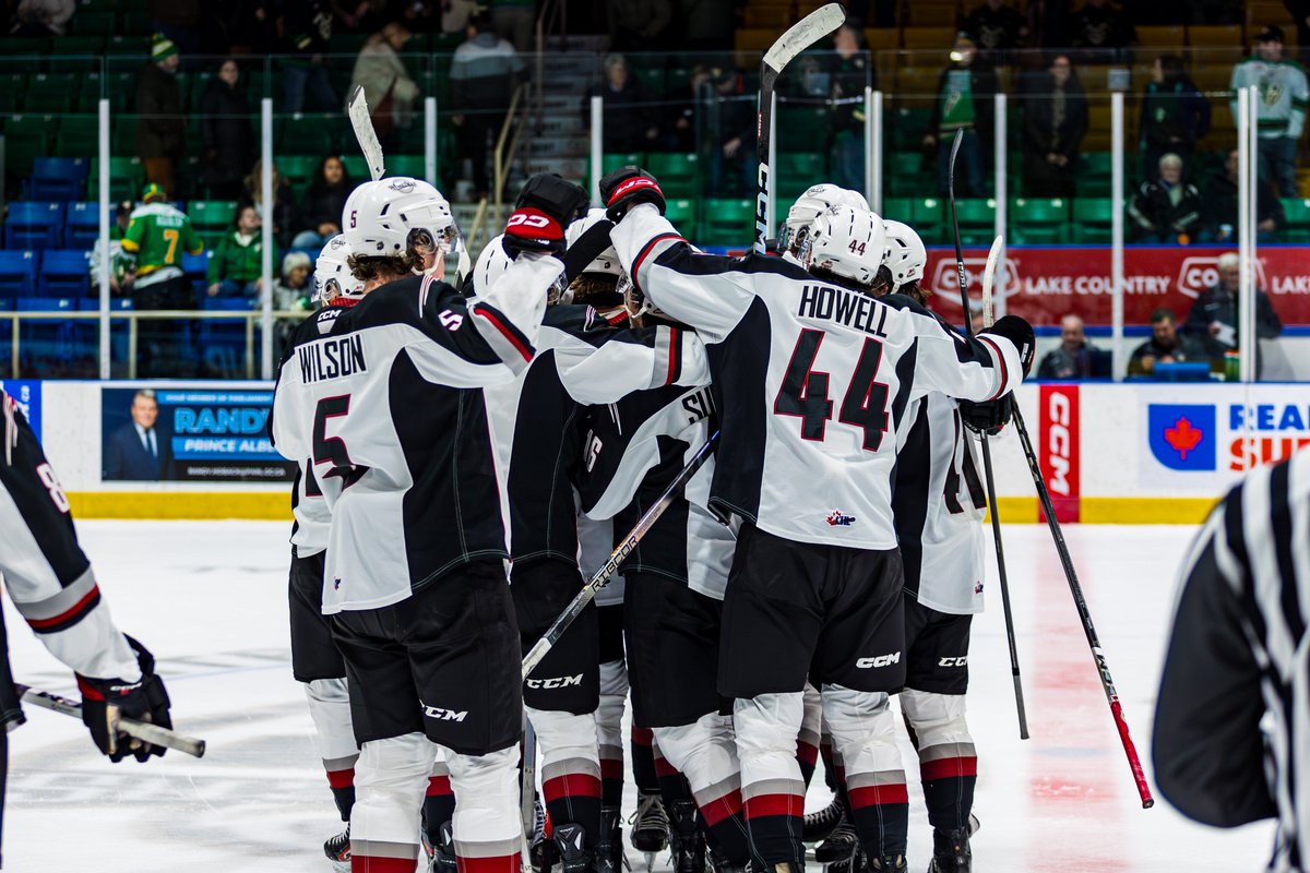 All smiles after scoring the SO winner in your Giants debut 😁

#GiantNewEra | <a href="/zimmer_tyson/">Tyson Zimmer</a> 

📸: Mark Peterson / PA Raiders