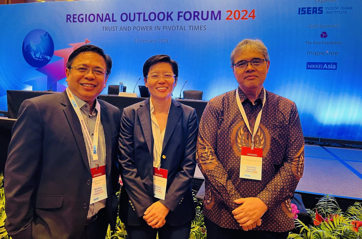 With <a href="/yanuarnugroho/">Yanuar Nugroho</a> and <a href="/BurhanMuhtadi/">IG @burhanuddinmuhtadi</a> at ISEAS' Regional Outlook Forum, our flagship event for the year's start. Last panel today on Indonesia's elections, at 4 pm!