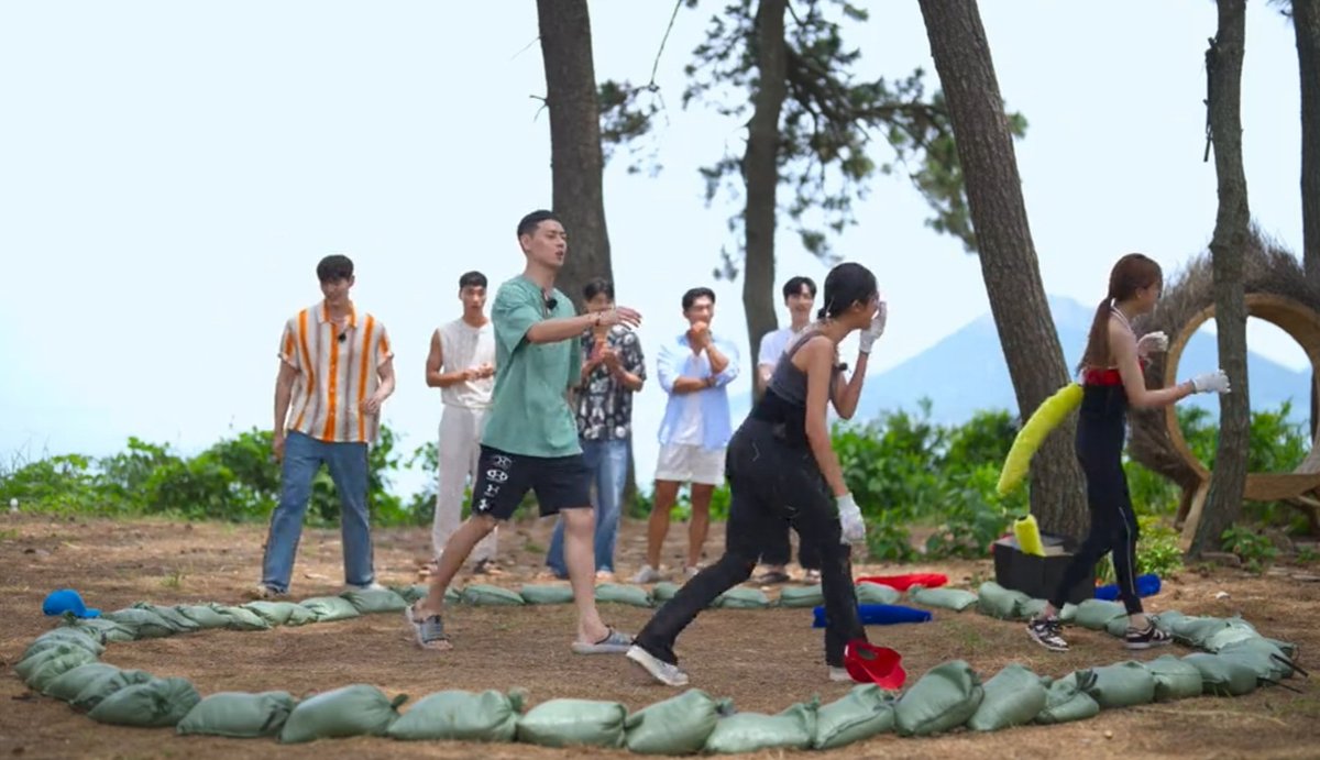 Sunnyxx06's tweet photo. "Please dont fall, dont eat alone, dont cry alone"

This guys is annoying😂 but he is so sweet and caring person when it comes to hyeseon🥰

He care about hyeseon, he cried, he worry about her, think about her. This is the moment i knew hyeseon is his first pick

#SinglesInferno3 https://t.co/78b2YUkEKM