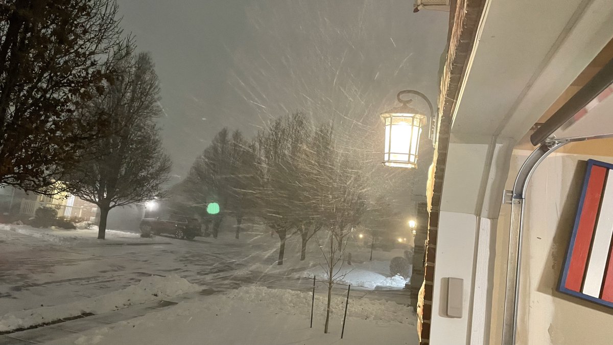 KSL5TV's tweet photo. Here is a view of the snow squall in #Layton. Send us your photos at https://t.co/hMzyNz900Z
Credit: @MarkJonesKSL #UTWX #KSLweather https://t.co/HpfJyHflV6