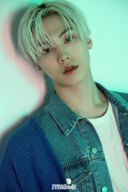 support_rocky's tweet photo. 📰ARTICLE SPOTLIGHT 

Rocky as the 11th cover of the K-Pop magazine ITTABOOK

🔗https://t.co/wb1DuGJ4SA
🔗https://t.co/1QvAmLD3TO
🔗https://t.co/sn8cXYMoIx

-react, recommend &amp; share

[#라키 | #ROCKY | #ラキ] 
@p_rockyent @onefinedayent https://t.co/CHY70SyXFw