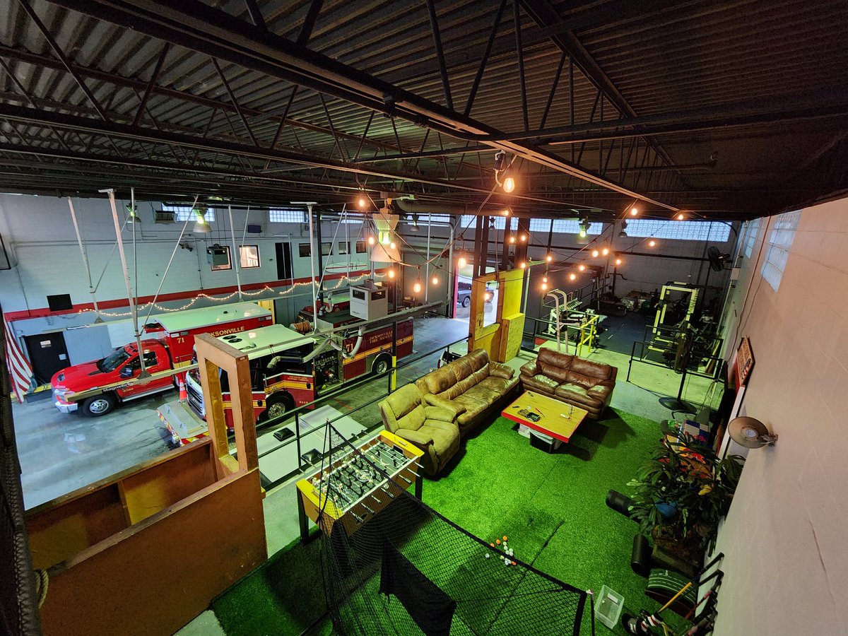 RadicalFD's tweet image. Rainy day in Jax Beach (Station 71)