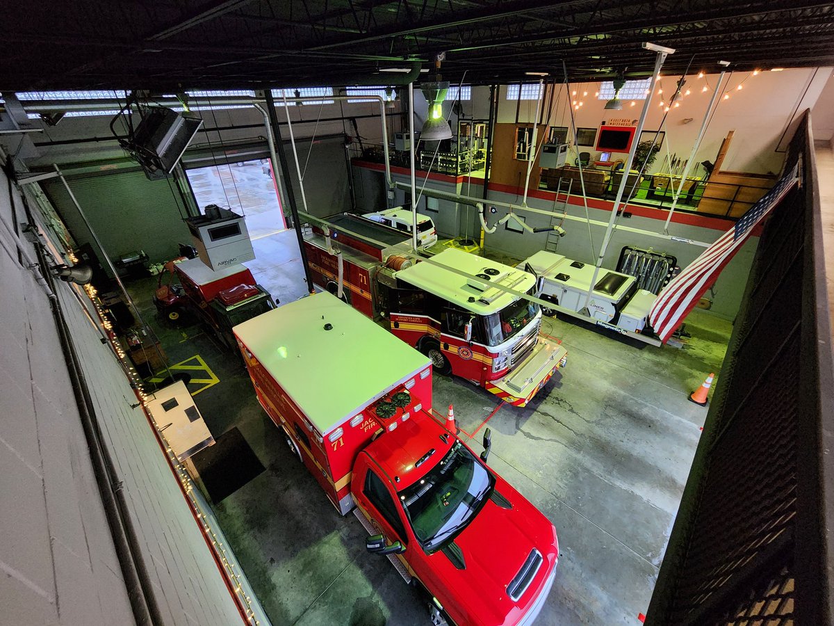 RadicalFD's tweet image. Rainy day in Jax Beach (Station 71)