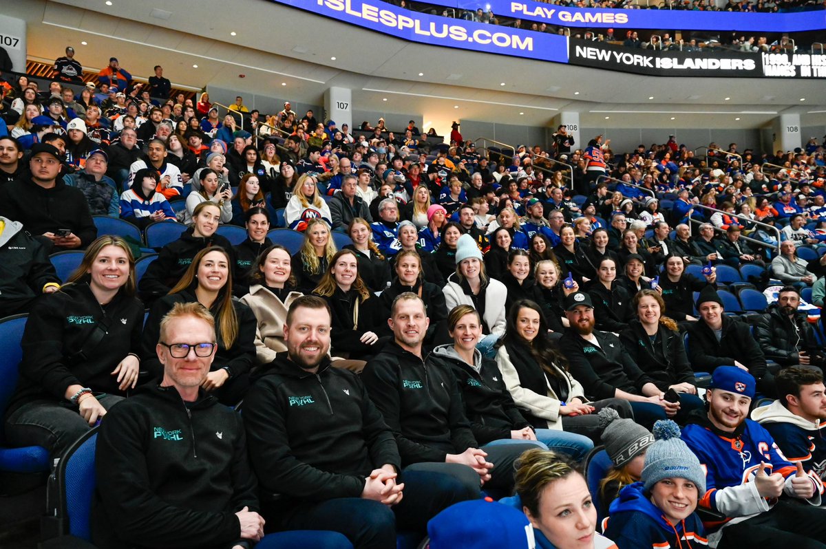 .<a href="/PWHL_NewYork/">New York Sirens</a> is in the building tonight ahead of their home opener tomorrow at <a href="/UBSArena/">UBS Arena</a>! 🤩