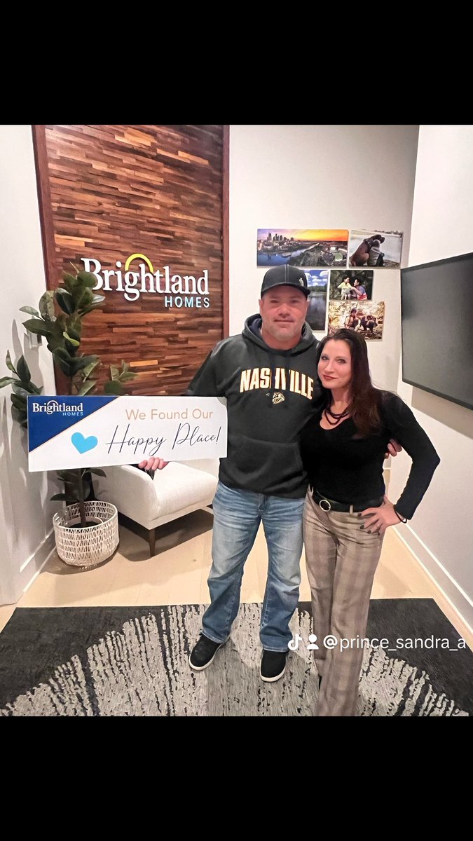 RealtyTok's tweet image. Kicking this year off right! 🎉🏡🚪🍾🔑💫🌟

#brightlandhomestn #brightlandomes #williamsoncountyrealestate #fairviewtn #realtorlife #richvale