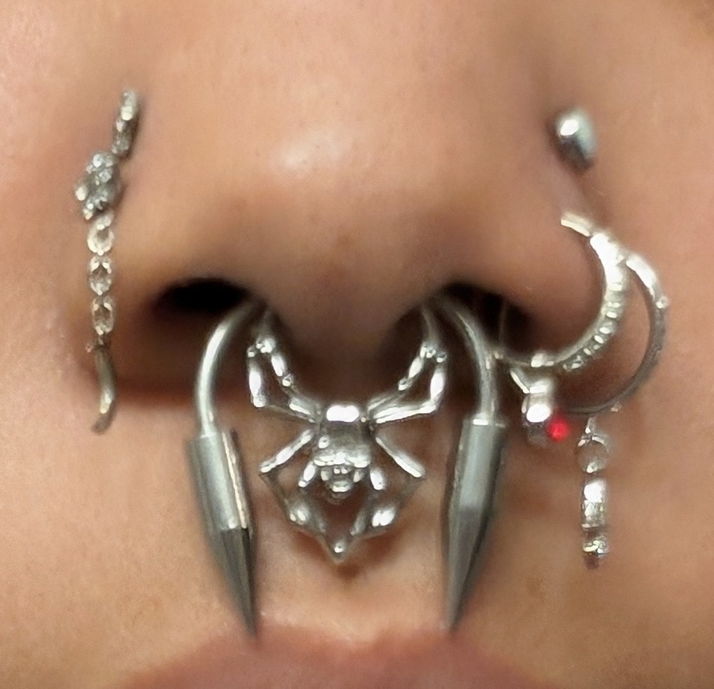 ANCIENTSEXCULT's tweet photo. My phone refuses to focus but you get the idea https://t.co/wtswR6KGYU