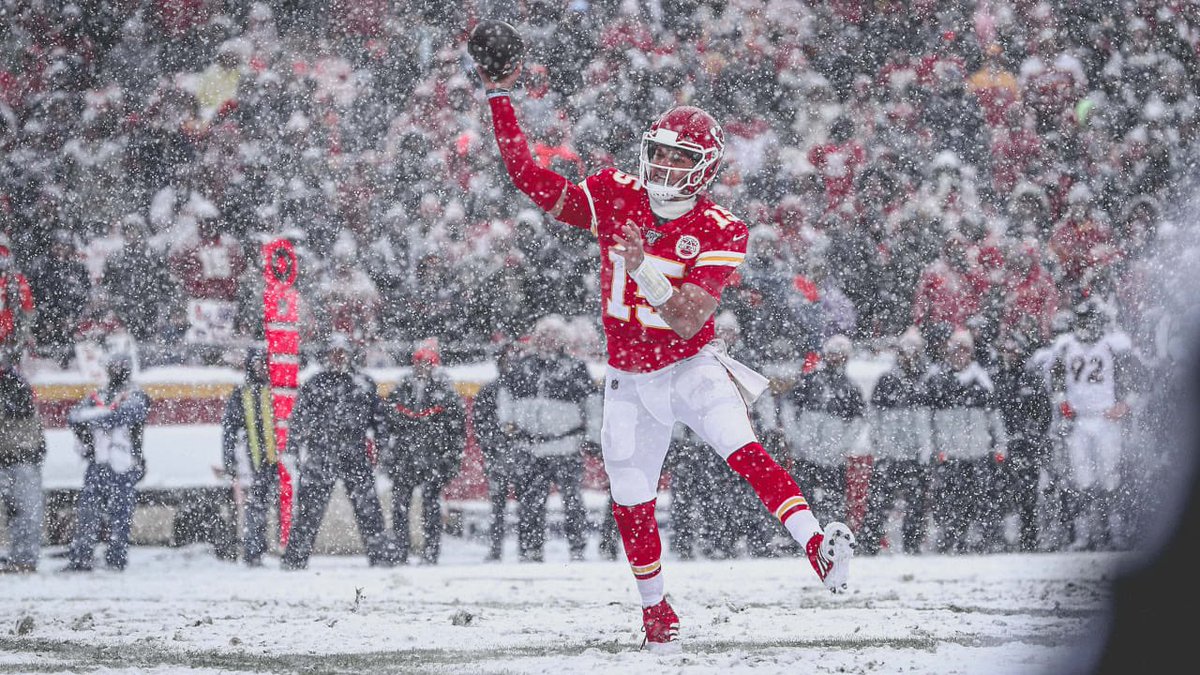 MLFootball's tweet photo. NEWS: The #Dolphins at #Chiefs game on Saturday will be one of the COLDEST games in league history.  

It will be ZERO degrees with winds at 10 mph to 20 mph

😳😳😳 https://t.co/9tLfkzMRaO