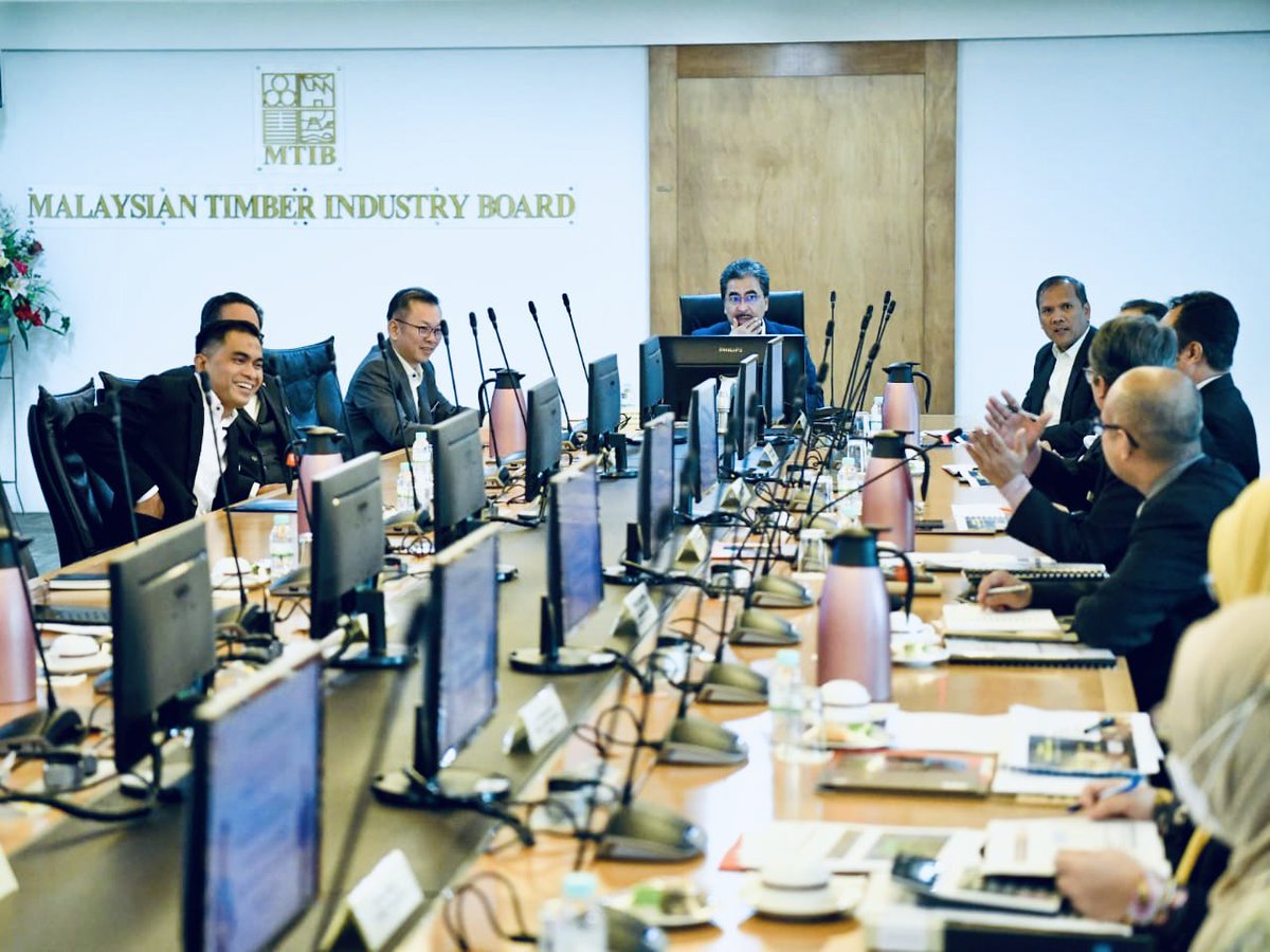 joharighani's tweet photo. Dalam 2 hari yang lepas saya telah mengadakan pertemuan untuk mengeratkan kerjasama bersama;

1. Malaysian Timber Industry Board - MTIB
2. Malaysian Timber Council - MTC
3. Malaysian Palm Oil Board - MPOB
4. Malaysian Palm Oil Association - MPOA https://t.co/ZyjiCPksGv