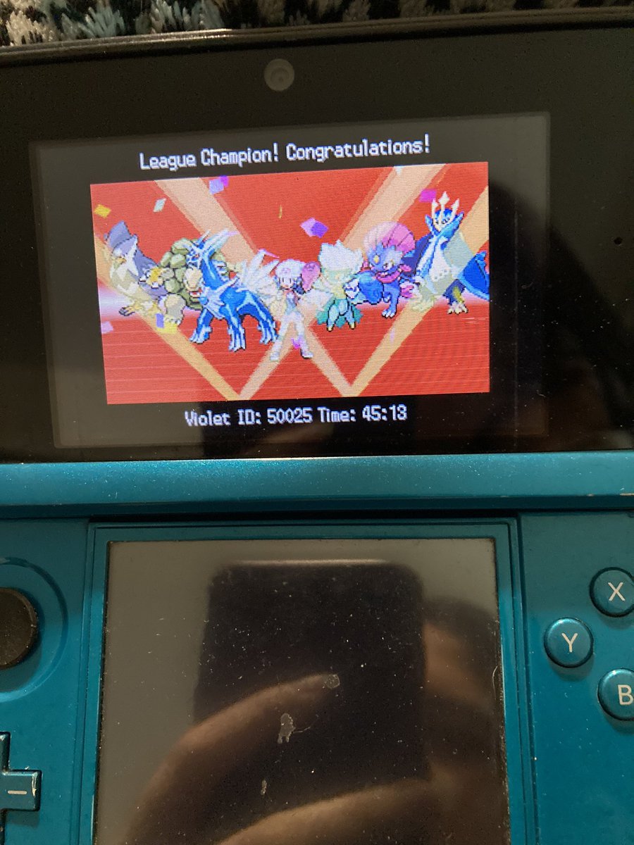 Tabithor's tweet photo. A year and a half later I saw this tweet while going through my archive and since I wasn’t as mad about it I put the cart back into the 3DS to start over and it- worked?? Decided “fuck it” and challenged the E4 without grinding more and actually won?? 
I beat m’y first nuzlocke?? https://t.co/5f4aaNmraz