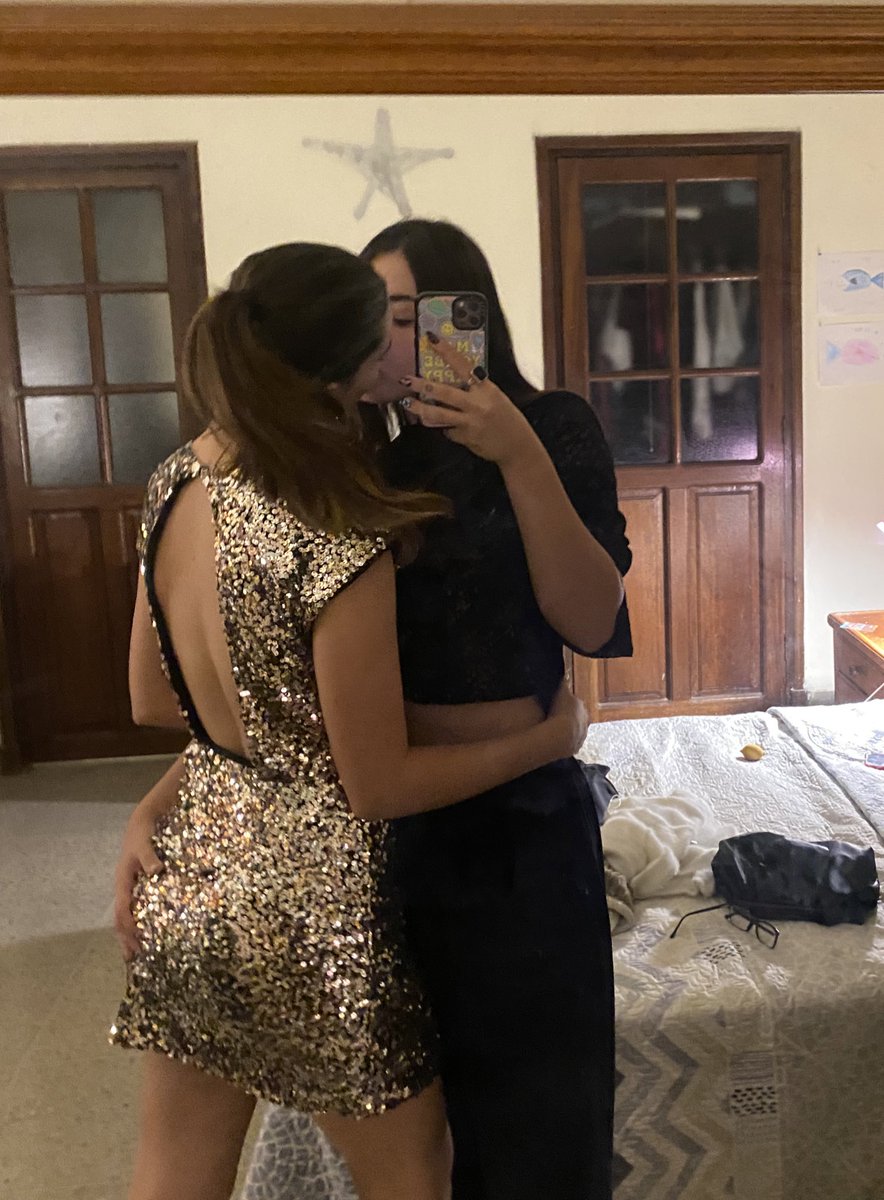 romanadelrey's tweet photo. mamá y mamá https://t.co/0DYm72Qxd7