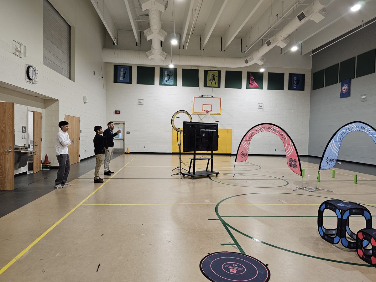 MrCortezRobotic's tweet photo. First time practicing teamwork challenge with our two teams! We learned a lot and made some serious progress! Our owls and drones #FlyHigh https://t.co/wbCkH8VWd5