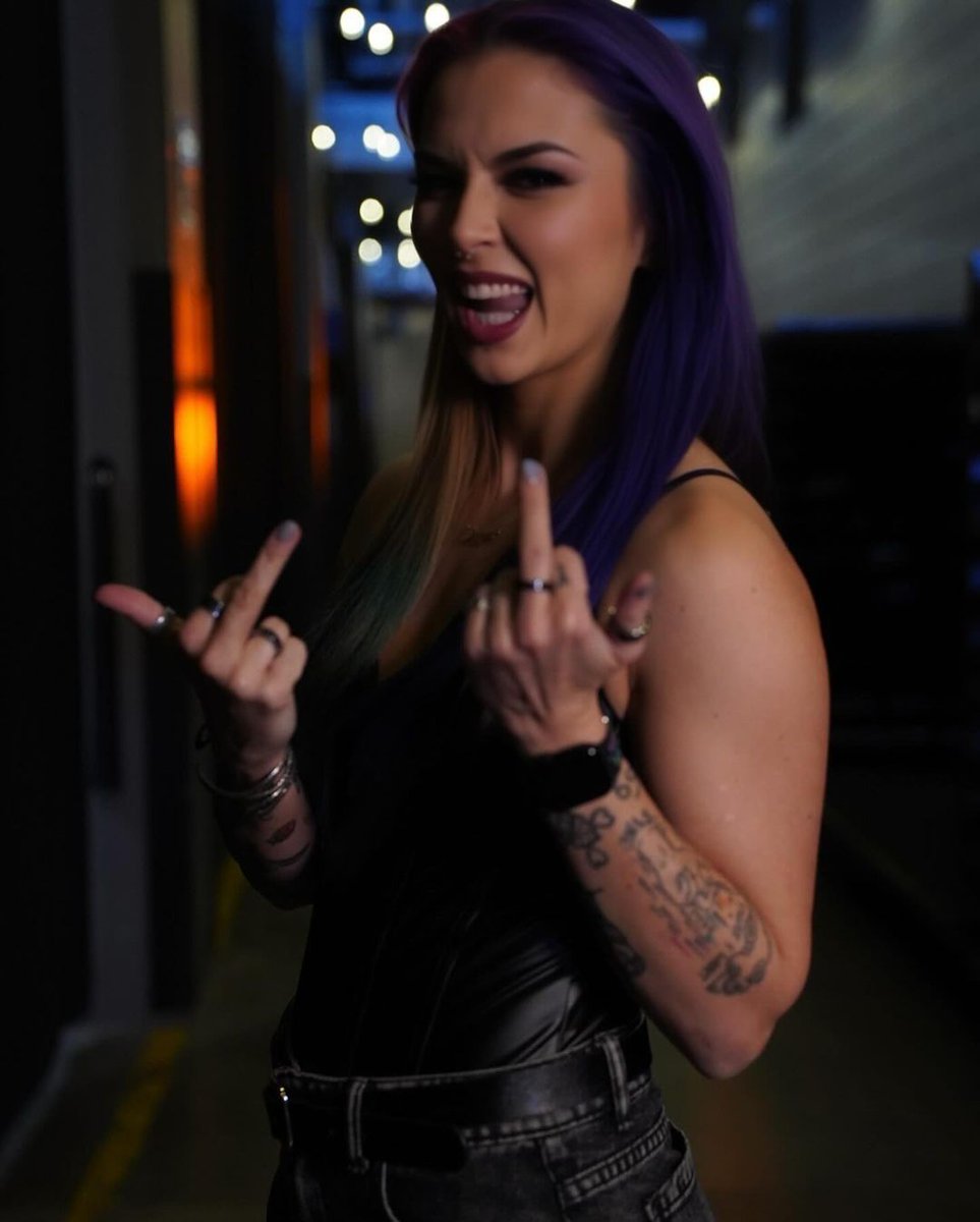 Charmander โฏ Not@NixonNewell tweet media