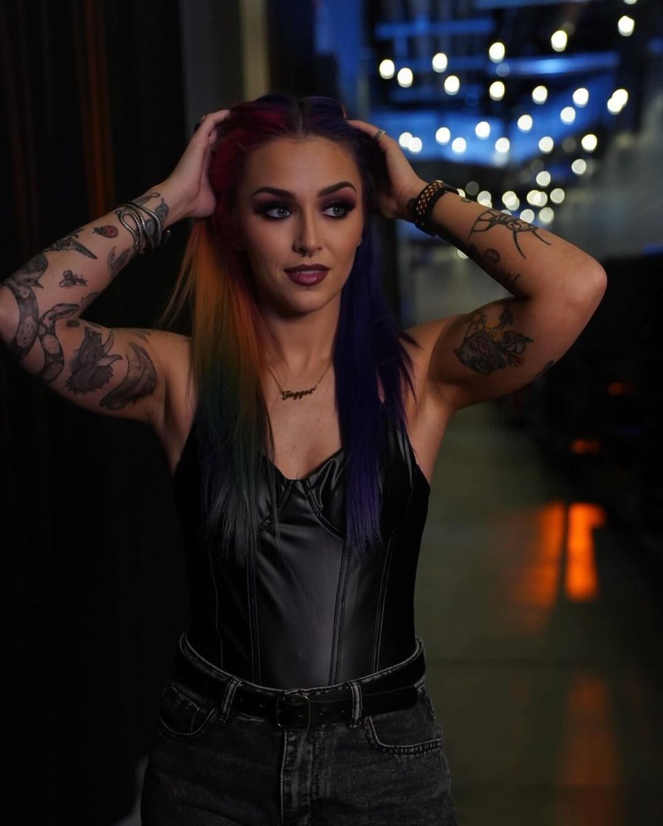 Charmander โฏ Not@NixonNewell tweet media