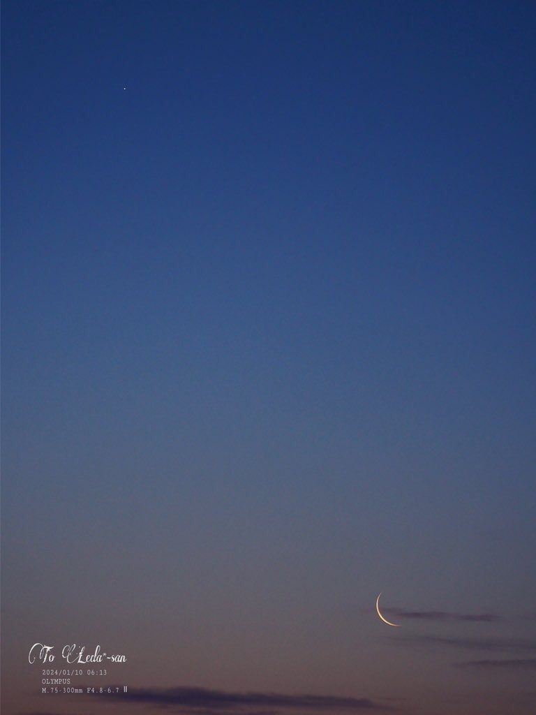 roseleonliliy78's tweet photo. #moon  #ツキ #同じ月をみている #月がきれいですね  #月 
🌕2024/01/10🌙旧暦:11/29
🌹撮影📸🔭06:13

Magic Hour🪄

お月様🌘✨ #繊月 と　水星☿  #Marcury🪐🌟

📸🔭冬のソラ🌹(*´˘`*)❁｡.💗🌸🦢🌟 https://t.co/6RI2pDOjFZ