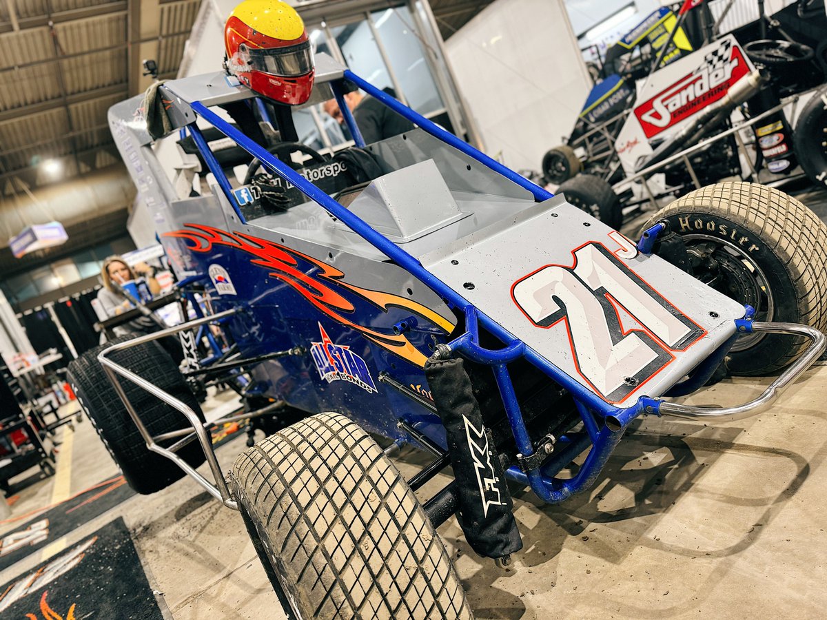 .@KameronKey_21 is showing up & showing out!

For the second-straight year, the TKH Motorsports #21J is making waves on a Tuesday in Tulsa.

Starting P5 looking for a new Chili Bowl career-best!

📺 flosports.link/WatchTheChiliB…