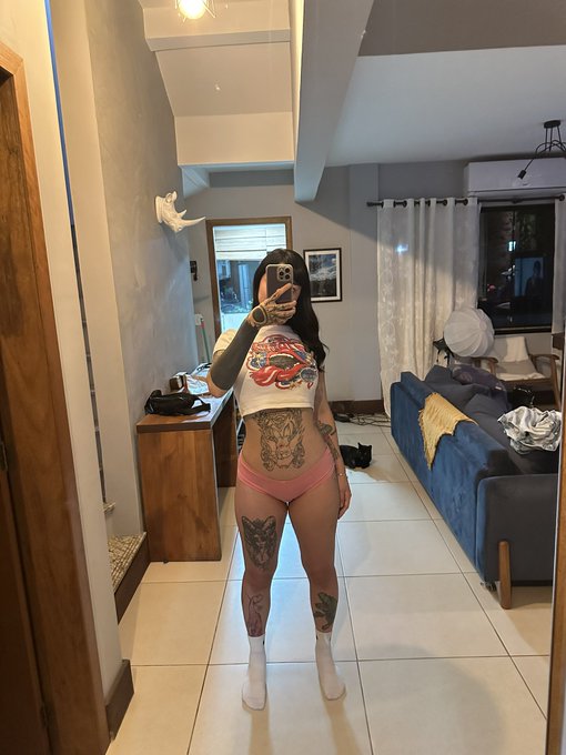 Algu&eacute;m arruma minha casa ?  Sim, estou com pregui&ccedil;a 🤓 https://t.co/kqMZXxvzcD