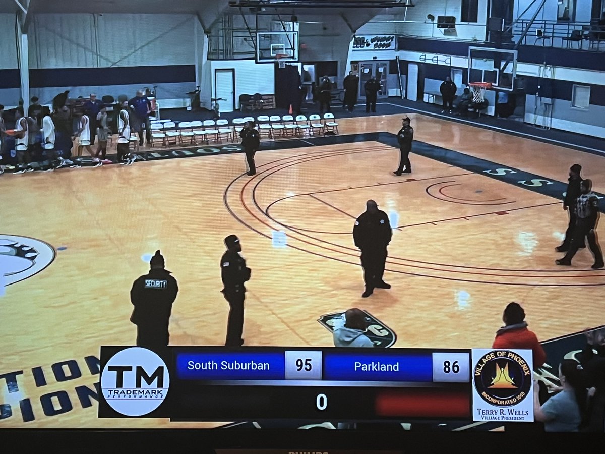 Gavin_Ottarski's tweet photo. They did it!!! In a very wild, eventful and fast pace game the #5 Bulldogs snap the undefeated record of the #1 ranked Parkland Cobras. Both the Bulldogs and Cobras are now 16-1 on season. #SOUTHSUB #BulldogPride #ThisIsSuccess 🏀💙💪🏻 @JohnPigatti @NJCAABasketball https://t.co/3xYd0VsEt9