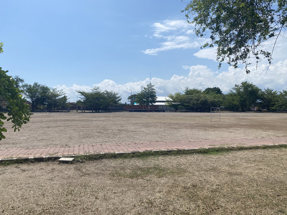 Tualen7's tweet photo. Semua orang merasa paling tahu segalanya, ketika berada diakar rumput semua hanya bisa memberikan ikan, setelah memberikan ikan lupa diberikan pancing agar akar rumput menjadi mandiri dikala musim panas, pemberian bansos, berbagai kartu sepertinya tidak membuat menjadi mandiri https://t.co/GL7SMjGm5F
