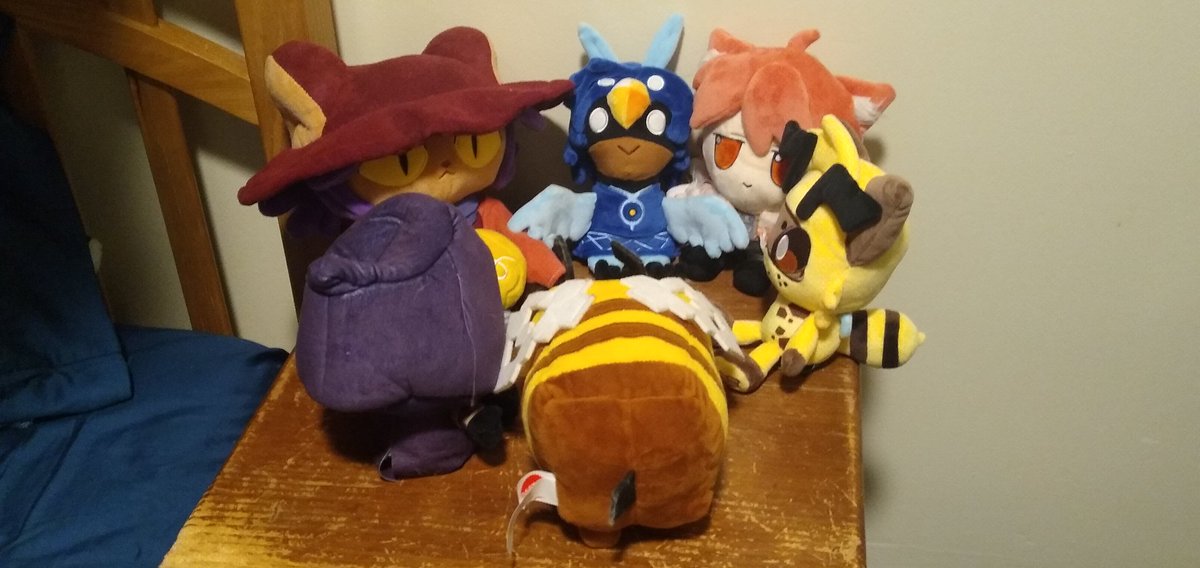 Day 133 of Alula Plush

the plush council is discussing rn