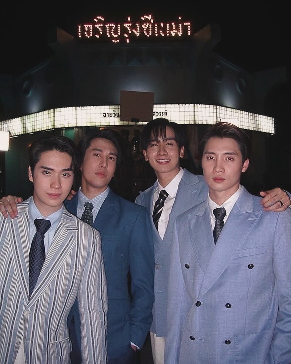 4MEANfc's tweet photo. 4 ตี๋สุดแสบแห่งตระกูล “ตรงพาณิชย์”🥰

Cr. IG sotingg.singto

#แสนรัก
#MeanPhiravich 
#MeanTro https://t.co/fzD0AXmM2a