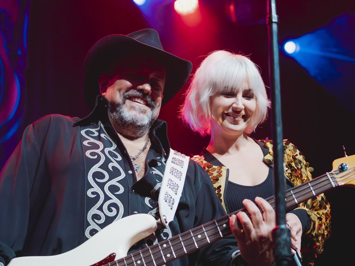MavericksMusic's tweet photo. Golden Gate City 🌉 @FillmoreSF 11.10-11.23
 📸 @habanamenex #TheMavericks #FallTour23 #TheMavericksLive https://t.co/uJSVwqbodl