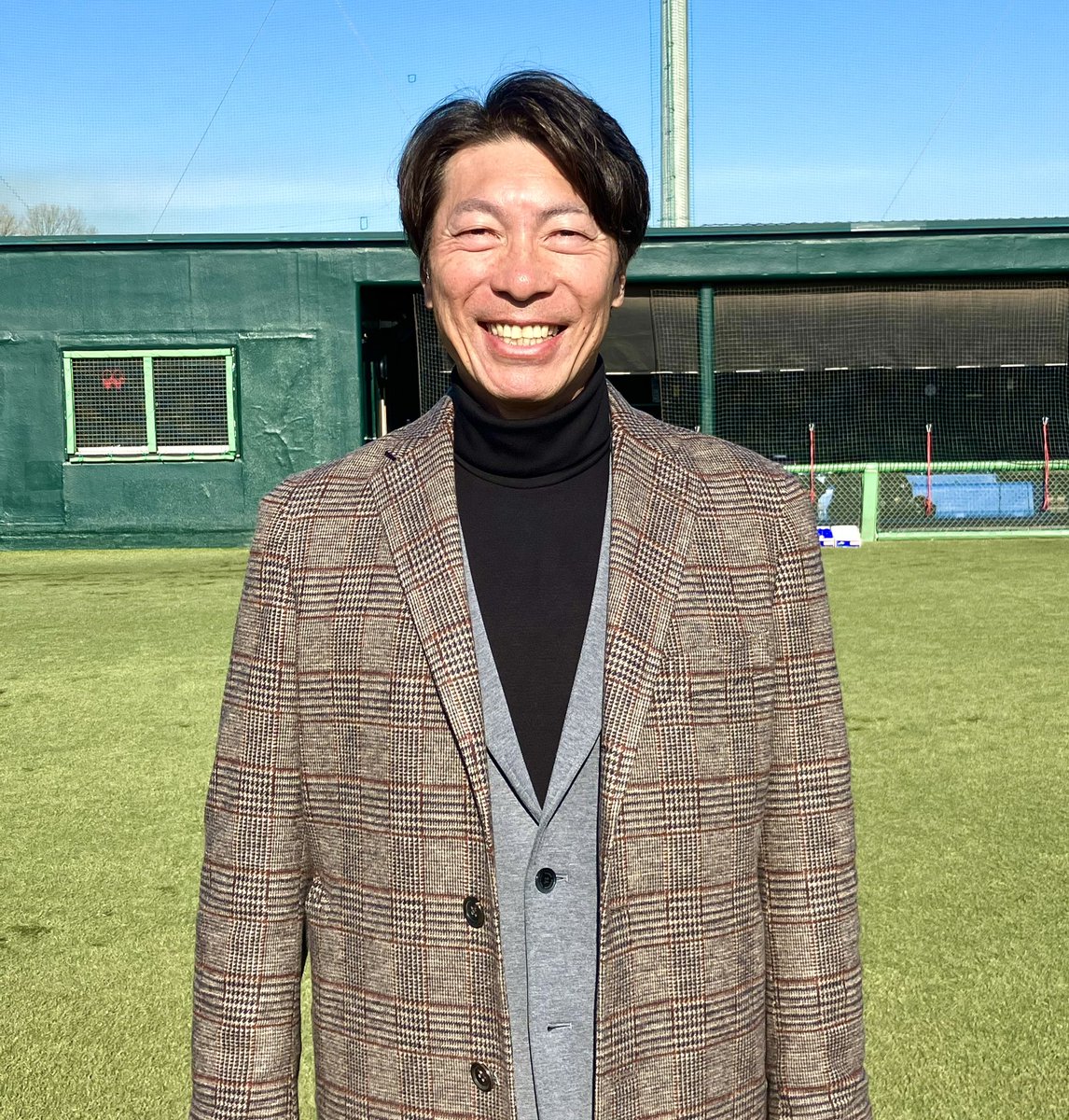 swallowspr's tweet photo. 髙津監督より
〜ファンの皆様へ〜
「新年明けましておめでとうございます。本日より新人合同自主トレがスタートしました。新戦力を含め今年は、V奪回を目標にチーム一丸となって戦います。今シーズンも熱いご声燕宜しくお願いします！」
#髙津臣吾
#swallows
#新人合同自主トレ https://t.co/foiZKzyafm