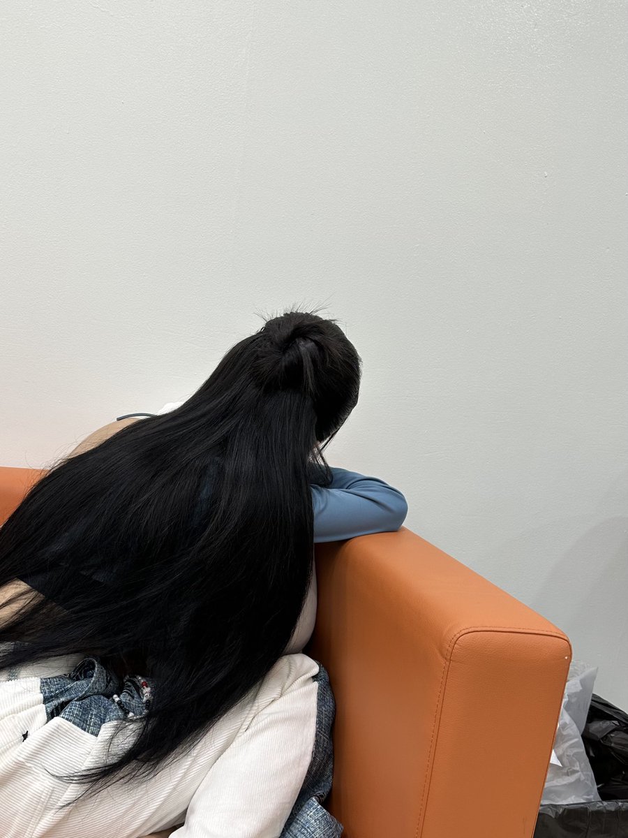 [🧩 #휘서]

엘즈업의 리더 나쨩 여름언니!!✨
생일 축하합니다아~~~!!!☃️❤️
언니와 짱구즈로 함께 하는 모든 날들이 행복해요🥰 앞으로도 행복 가득하자요🍀 
사랑해요오❤️❤️

#EL7ZUP #엘즈업 #HWISEO #휘서 #YEOREUM #여름