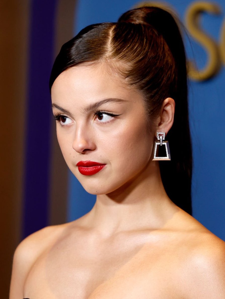 saintdemie's tweet photo. olivia rodrigo wearing a yves saint laurent fw97 couture gown at the governors awards ★ https://t.co/sE5v96afQ5