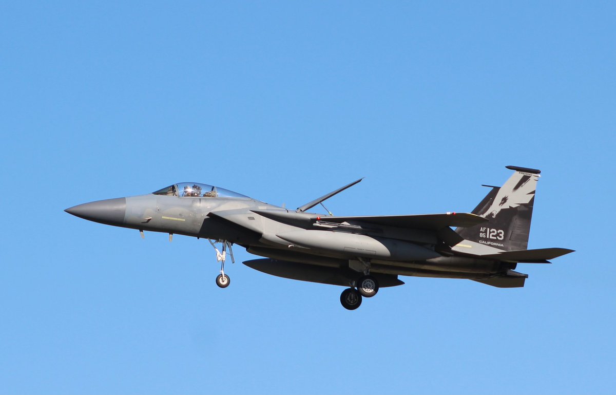 7MVT485's tweet image. #F15C #planespotting 
144FW F-15C tail 85-123 with Black Tail - air brake partially up on final approach into KFAT