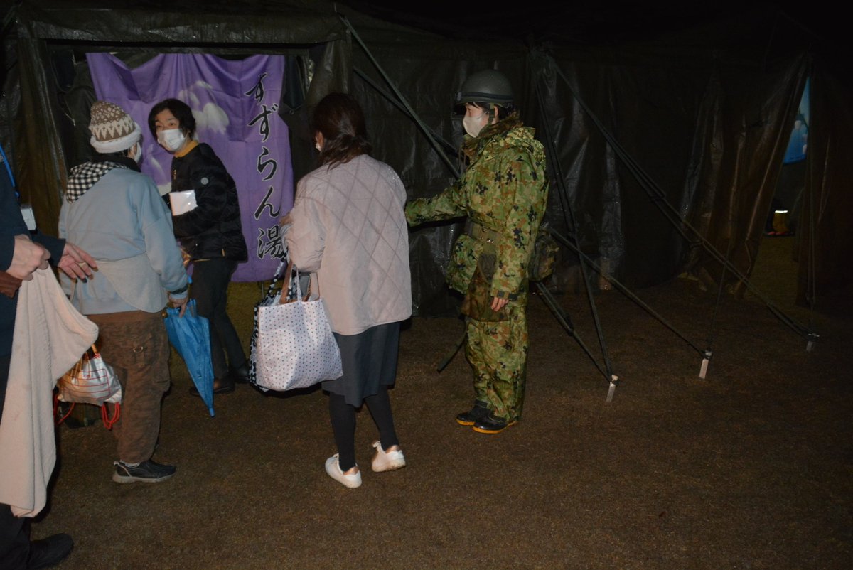 NorthernArmy_pr's tweet photo. 令和６年 #能登半島地震 に伴う災害派遣活動において、#北部方面隊 から派遣された支援部隊は、#穴水町・#七尾市 での入浴支援を開始しました。被災者の皆様のため、引き継き、誠心誠意努めてまいります。
#陸上自衛隊 #災害派遣 #自衛隊 #統合 #災統合任務部隊 https://t.co/yFwgsNOu1i