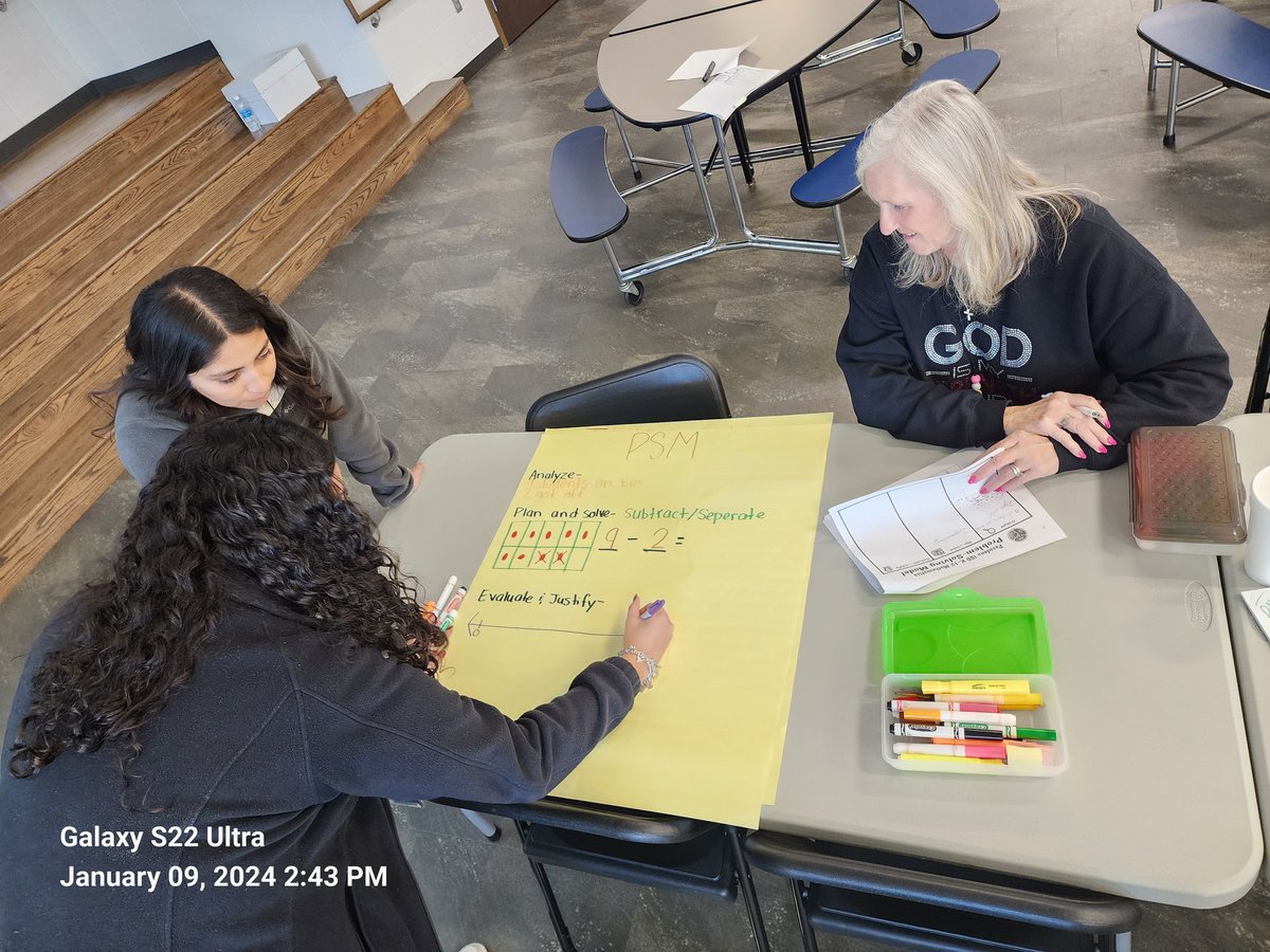 RGdiesel2011's tweet photo. L.F. Smith teachers engaged in collaborative conversations during our Math 3NW PD! ##pisdmathchat #thisislfsmith https://t.co/tisC9Tt1qj