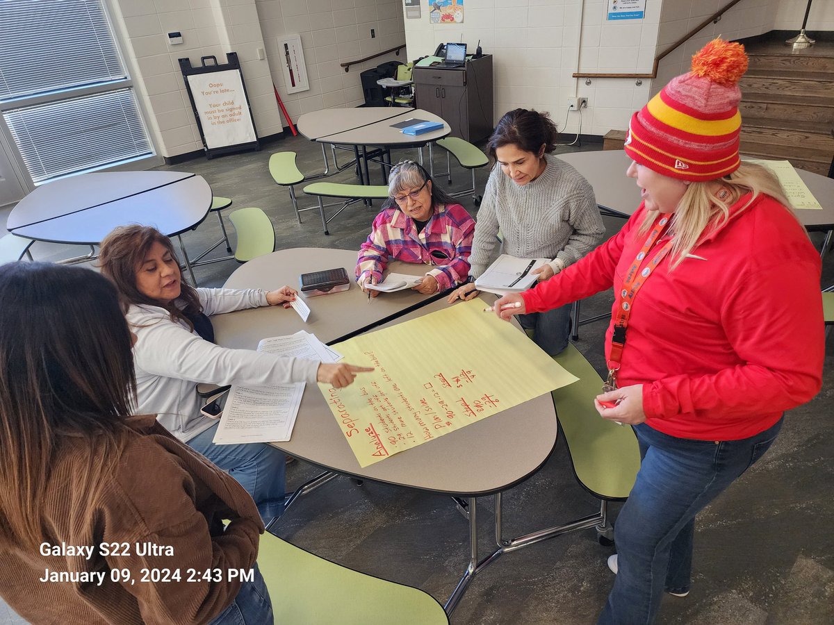 RGdiesel2011's tweet photo. L.F. Smith teachers engaged in collaborative conversations during our Math 3NW PD! ##pisdmathchat #thisislfsmith https://t.co/tisC9Tt1qj