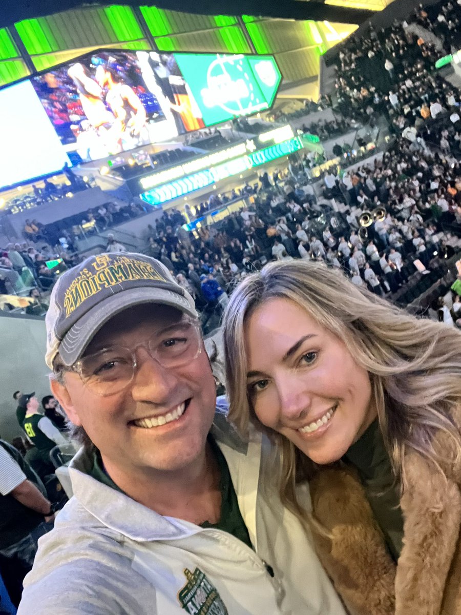craiglaub's tweet photo. #SicEm first game at foster! https://t.co/edbG9pJdM7