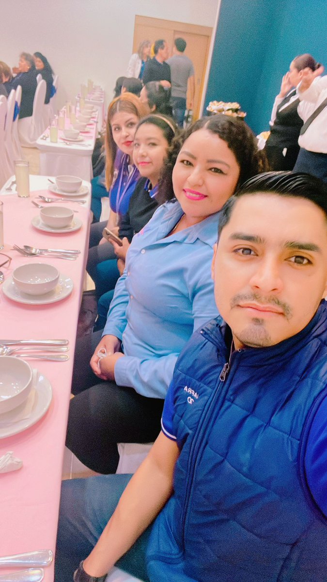 Andy_Fuz's tweet photo. Diplomado Gerencial de Área JAFRA ENERO 2024. 🎖️

Diplomado. 💥
Nombramientos. 👏
Regalos. 🥳
Capacitación. ✍️ https://t.co/zRz4CRGagM