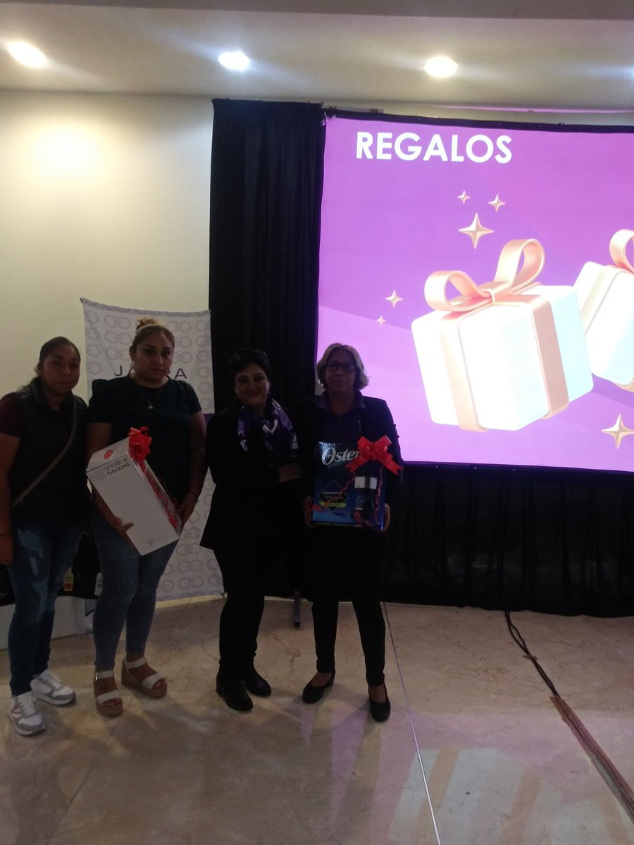 Andy_Fuz's tweet photo. Diplomado Gerencial de Área JAFRA ENERO 2024. 🎖️

Diplomado. 💥
Nombramientos. 👏
Regalos. 🥳
Capacitación. ✍️ https://t.co/zRz4CRGagM