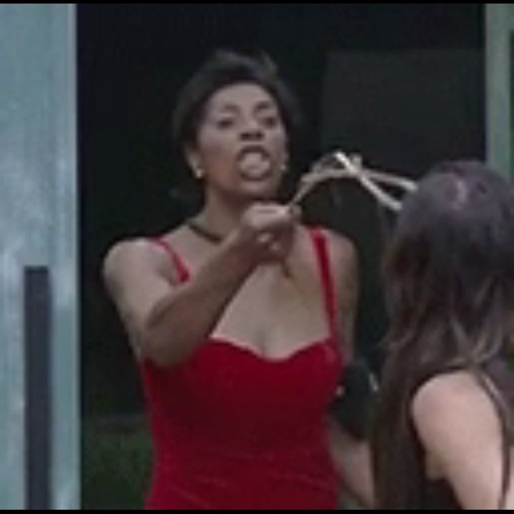 wesleywesx's tweet photo. A BRUNET VAI VOLTAR PISANDO COM CLASSE EM TODOOOOOOOS ESSES POBRESS #brunnet #BBBB24 https://t.co/Ys1DdpPWtx