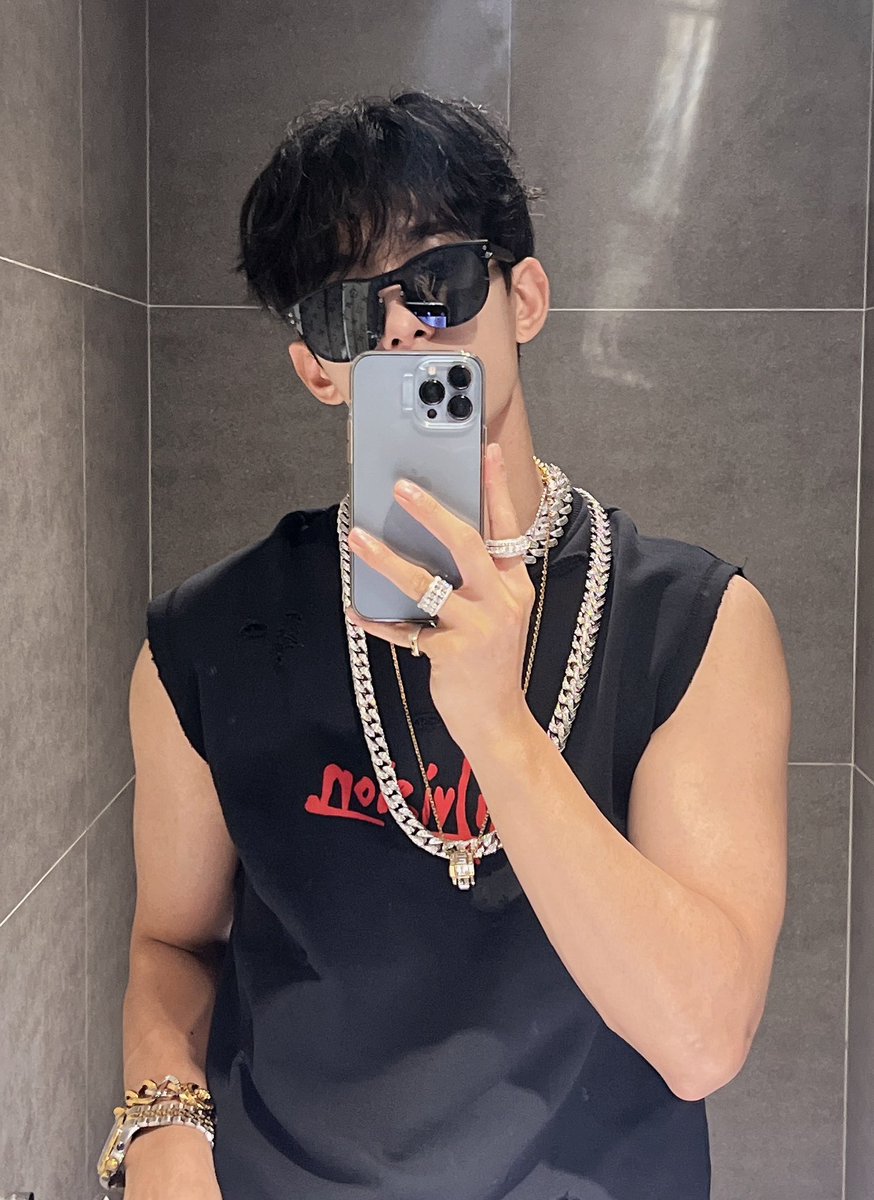 _seokminscloud's tweet photo. @dsrvco day 1 https://t.co/x1po5gwrAV
