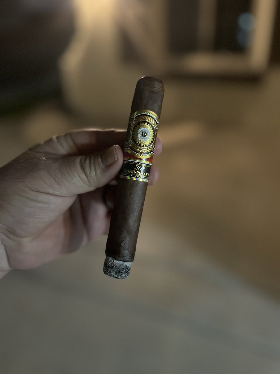 @CigarChairman @doc_wil @PistolCliff @HN_JAD @notbuncy @JeffBOTL @DanChesler @TNHerfin @cksigma1914 @sgt458 @CigarCosmonaut @CoachEnkhorn @Bird4LIFE17 @funkysmack @KOBrien53 @Not_That_JB @sctworthy @svcigar @MRmidwestcouple @donaldb2986 @tngold @The_DonFonseca @ClassicRoy @keepmovin2020 @cigarguyh @GratefulCigars @DesertPinePiper @RChichuk @MobRules2020 @JimLovesMB @James85340992 Enjoy Bro. CC 💨 Me: