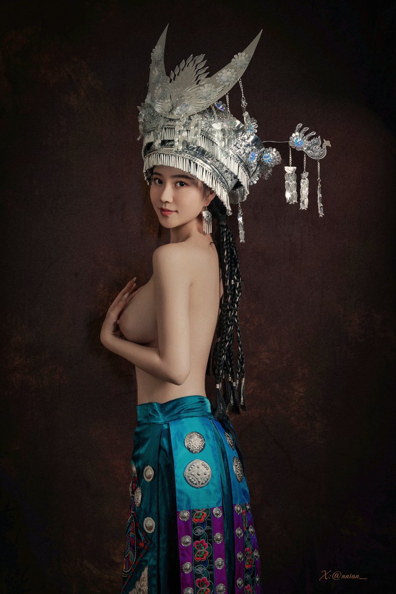 早
《苗家少女》已更新，完整版入群可看哦
early
Miao Girls has been updated, the complete version can be seen in the group

#年年nnian   #民族风情写真   #纯欲写真   #反差女友   #性感写真  #油画风摄影 https://t.co/3FUHn1e0qn