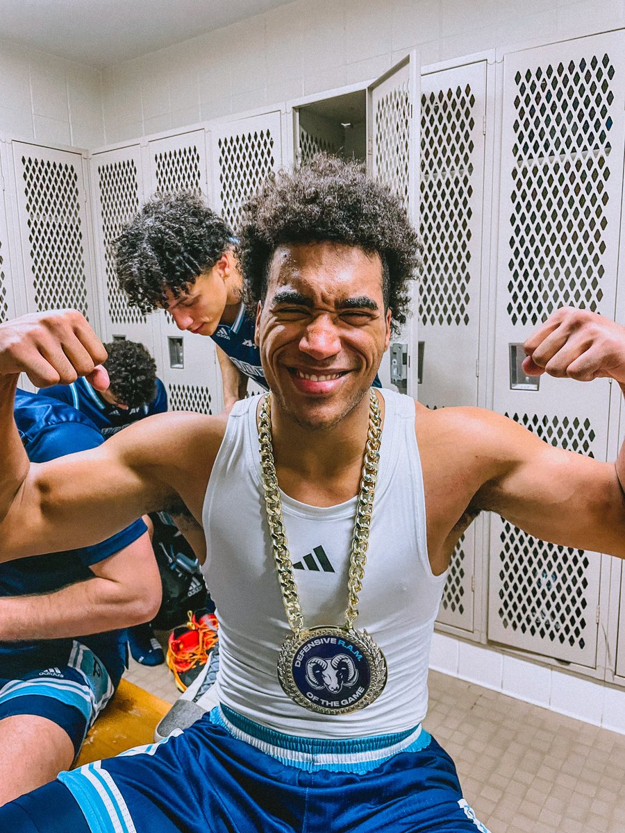 David Fuchs earns tonight’s #DefensiveRAMoftheGame chain. 🔒

#GoRhody // #AttitudeIsEverything