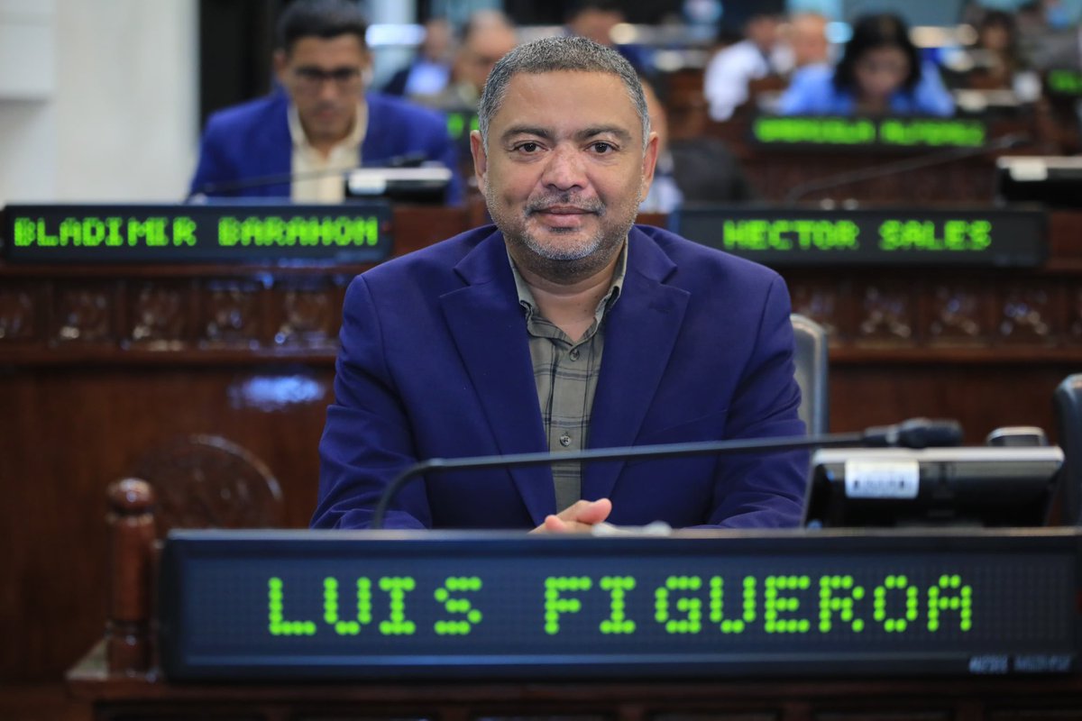 DoctorFigueroa4's tweet photo. Una jornada de trabajo en la que seguimos demostrando que legislamos a favor del pueblo salvadoreño. 
Que Dios les bendiga 🙏🏼

#plenaria139 
#BancadaCyan
#3añosdegobernabilidad https://t.co/dUGiv12skW