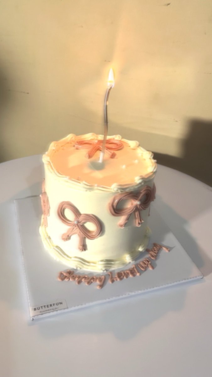 pritak's tweet photo. serta mulia, aku 🎂🎀 https://t.co/g9siLncO7b